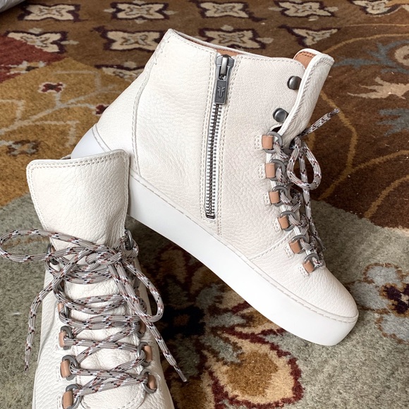 RELISTED — SIZE 9.5 AVAILABLE FOR PURCHASE Frye Lena Hiker - Picture 4 of 12